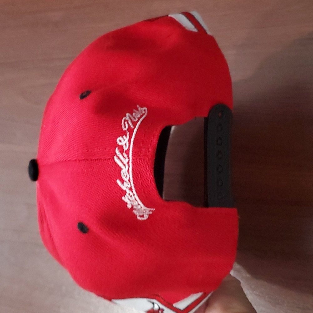 Bulls fitted hat - Picture 3 of 4